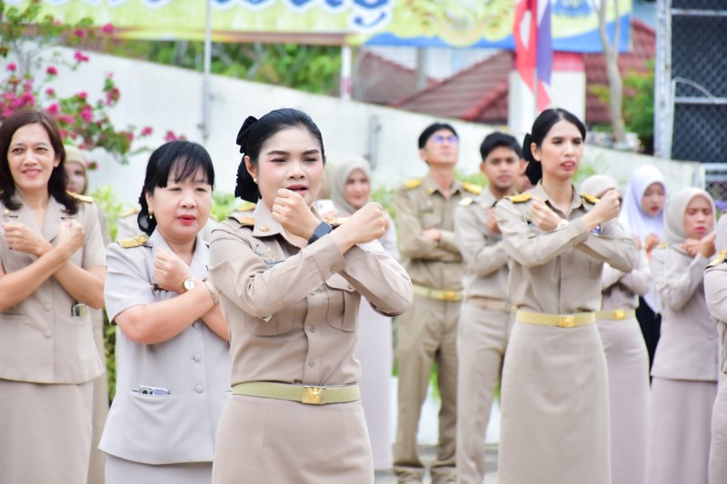 สพป.ยะลา เขต 1 จัดกิจกรรมหน้าเสาธง เสริมพลังคุณธรรม เตรียมพร้อมเปิดภาคเรียน 