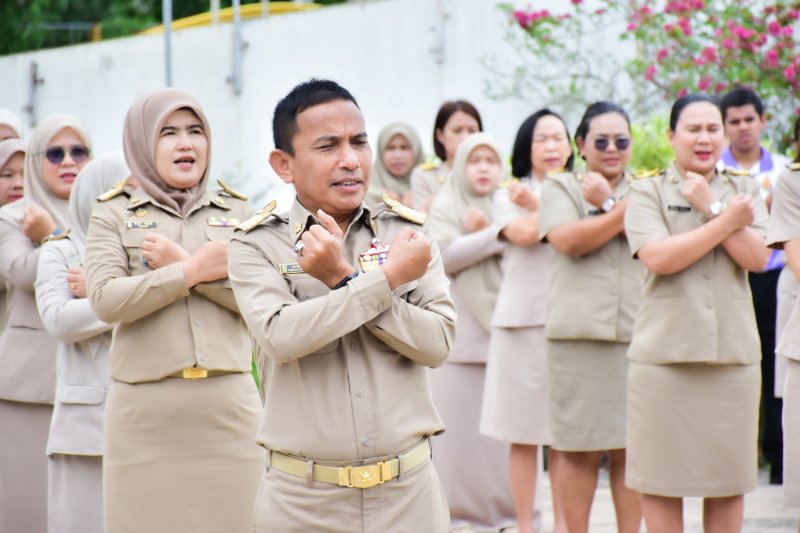 สพป.ยะลา เขต 1 จัดกิจกรรมหน้าเสาธง เสริมพลังคุณธรรม เตรียมพร้อมเปิดภาคเรียน 